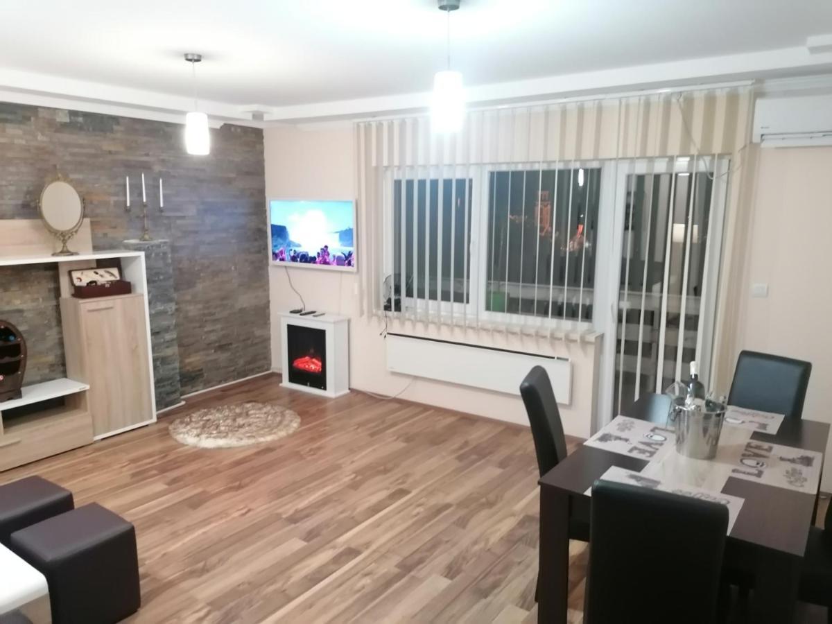 Apartman Dionis Sm Sremska Mitrovica Exterior photo